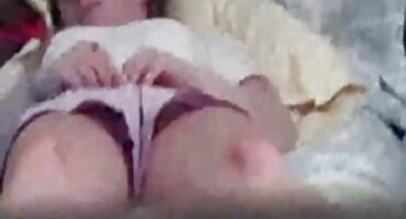 কিউট সোলা হট সেক্স ভিডিও জোলা তার চর্মসার পাছা নাড়ায় এবং লেজের নীচে একটি মোরগ নেয়