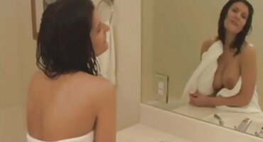 আমার বন্ধুর পাছায় কিছু ক্রিম ঢেলে তার শিশ্ন দিয়ে চাবুক হট ভিডিও সেক্স মেরেছি