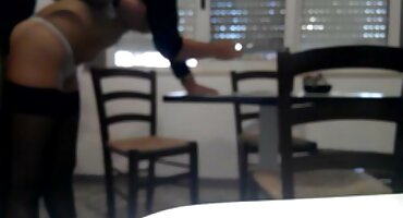 একজন তরুণ সাংবাদিক বিখ্যাত নিগ্রোর বিশাল কালো মোরগের উপর হট ভিডিও সেক্স বসেছিলেন