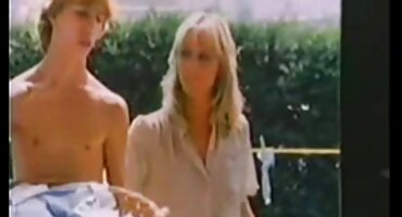 একটি বড় বাংলা হট সেক্স ভিডিও শিশ্ন সঙ্গে প্লাম্বার রান্নাঘরে একটি busty গৃহবধূ fucked