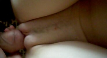 আঁকাবাঁকা দাঁতওয়ালা খামখেয়ালী হট হট সেক্স ভিডিও তার ঘৃণ্য শিশ্ন দিয়ে খুব সুন্দর একটি মেয়েকে চুদেছিল।