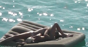 শ্যামাঙ্গিনী একটি ভিডিও ক্যামেরার তত্ত্বাবধানে একজন হট সেক্স ভিডিও মোটা ব্যক্তির সাথে অর্থের বিনিময়ে সেক্স করতে রাজি হয়েছিল।